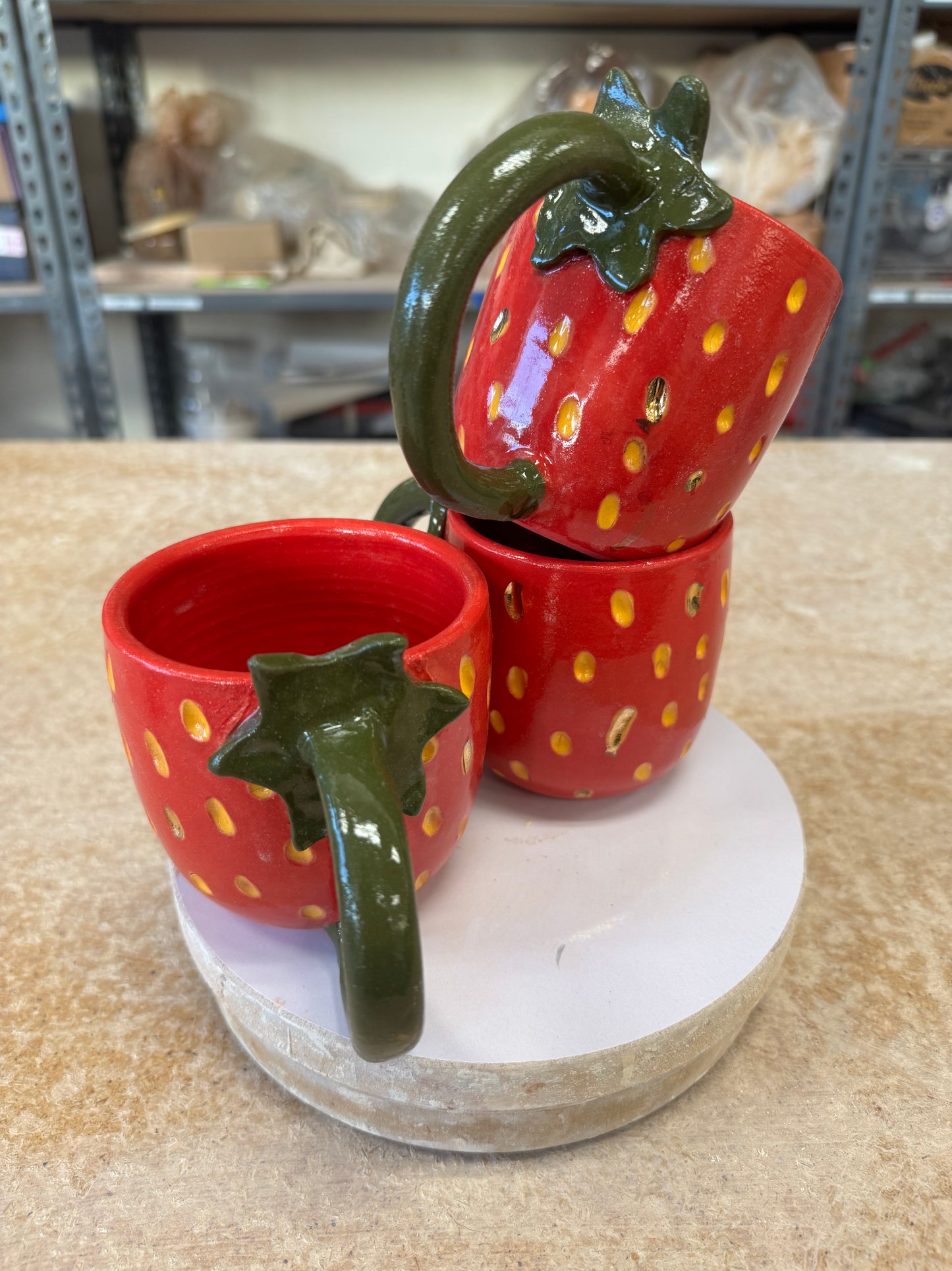 Strawberry mug (Gold Luster)