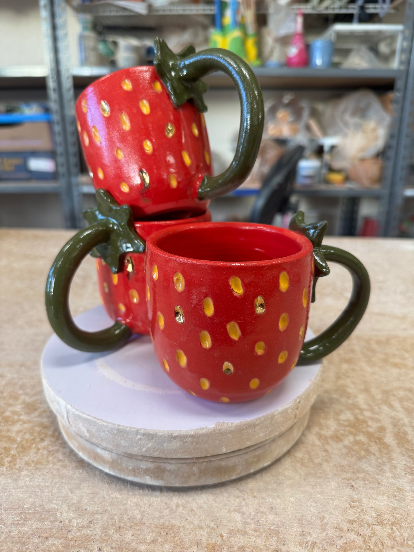 Strawberry mug (Gold Luster)