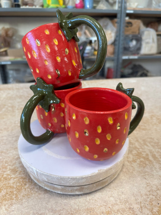 Strawberry mug (Gold Luster)
