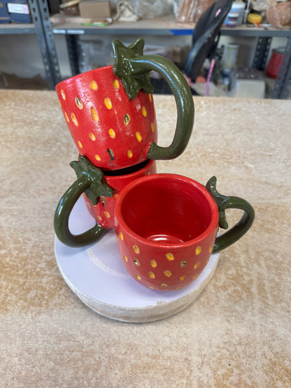 Strawberry mug (Gold Luster)