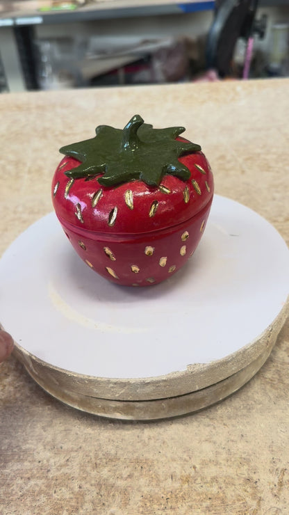 Strawberry jar (gold luster)